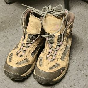 Vasque waterproof backpacking boots 🥾